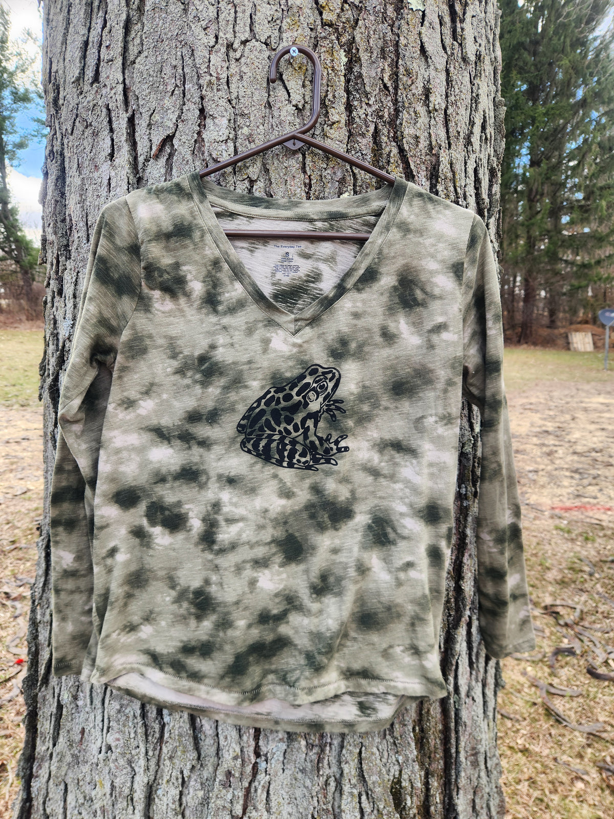 hand printed frog tshirt - upcycled thrifted tee - small